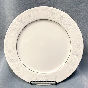 Crown Queens Lace Fine China Dinner Plate
